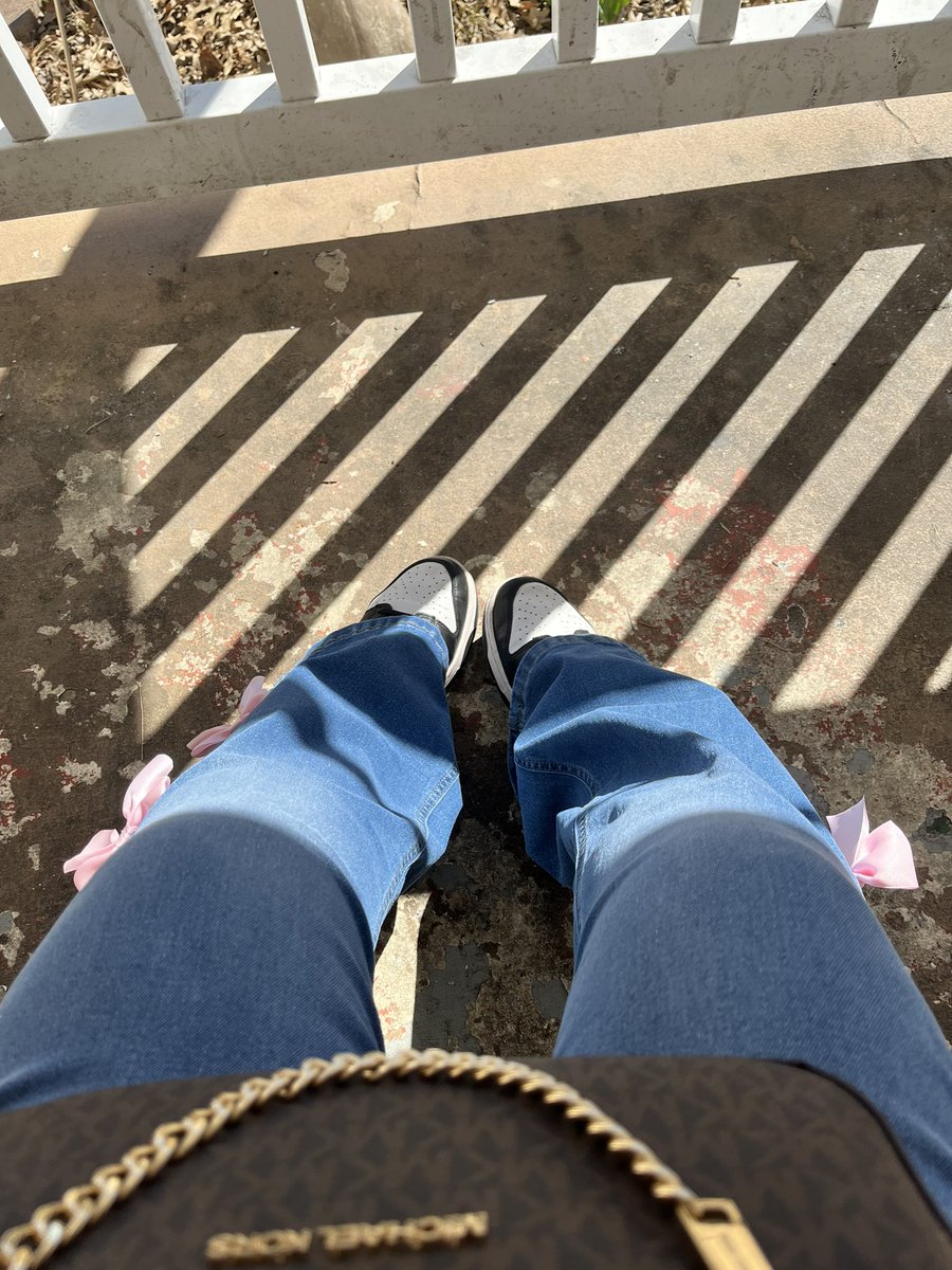 payfindomdee97's tweet photo. Wanna get to know me approach the right way come make mommy/daddy happy 😊 always have payment ready for this pretty sexy ebony goddess 🥰❤️

Findom piggy paypig feet sph humanATM sellingcontent selling feet ebonydom finsub https://t.co/KzReYlAkJt