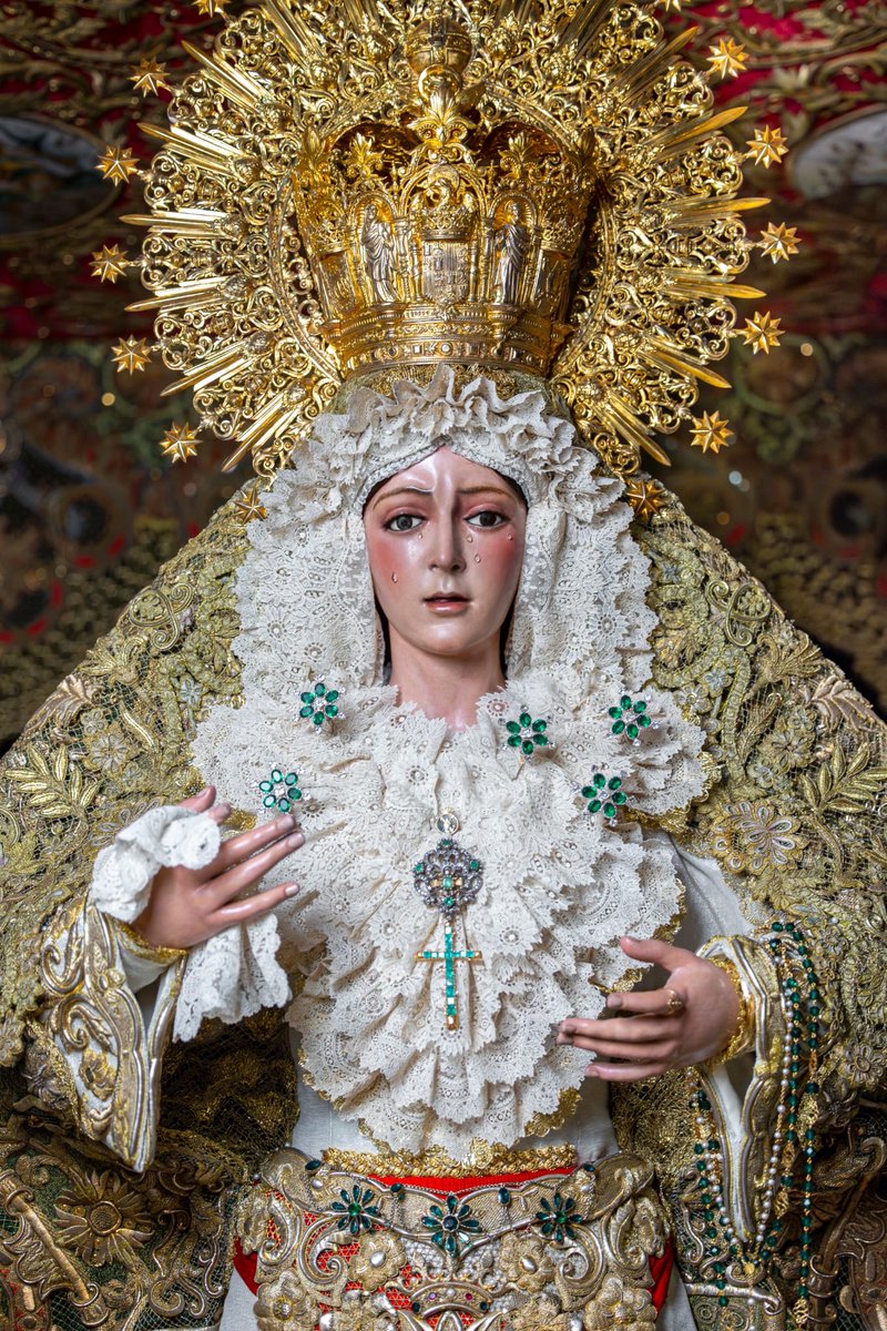 Como cada día, a las doce, rezamos el Ángelus para invocar y poner todas nuestras intenciones ante Nuestra Bendita Madre, María Santísima de la Esperanza.

El ángel del Señor anunció a María. Y concibió por obra y gracia del Espíritu Santo.

(Dios te salve, María...)

He aquí la