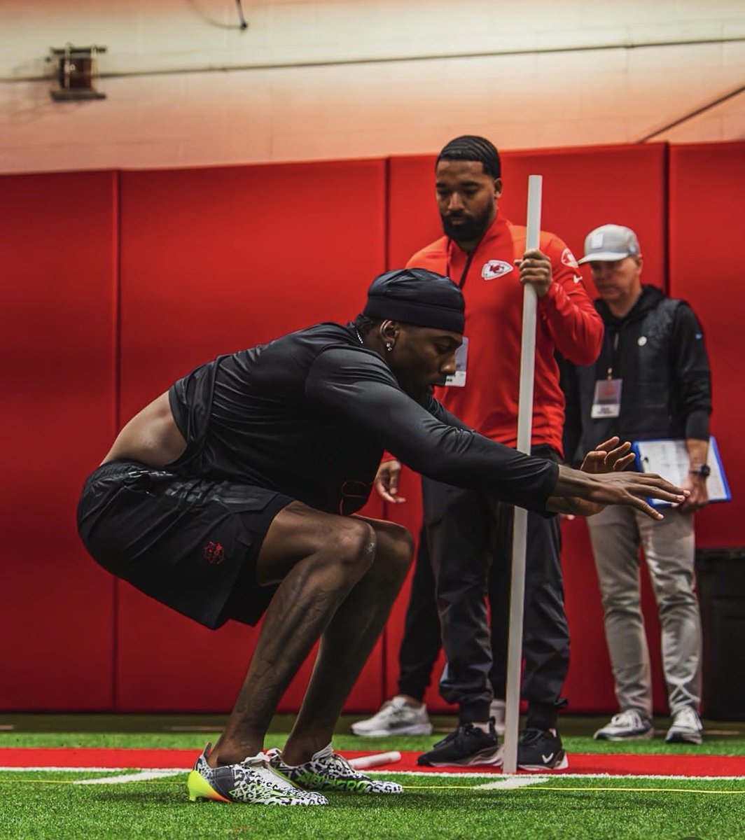 Deland McCullough tweet media