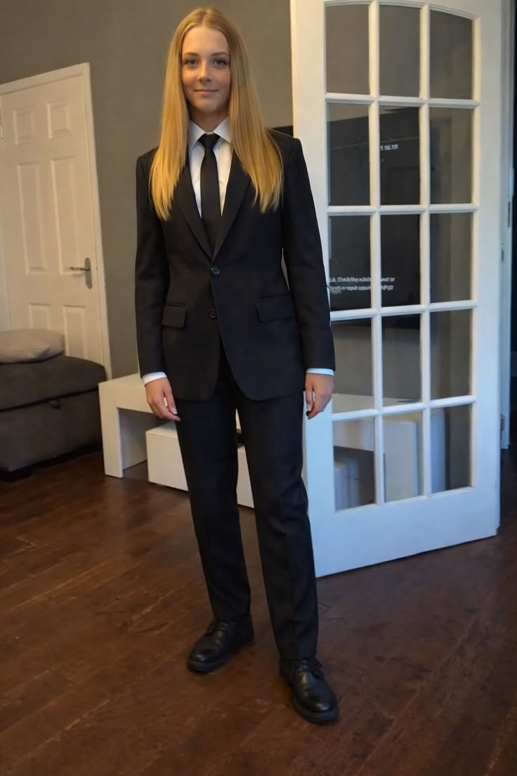 Thesuitedbrand's tweet photo. PHWOAR!!!!!!💦💦 #womeninsuits #womeninties #girlsinsuits #girlsinties https://t.co/yAljVLTHRo