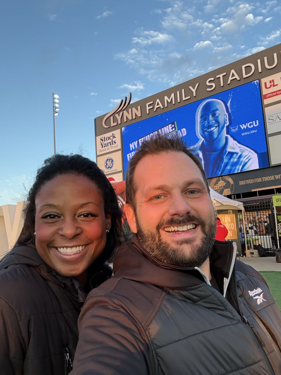 gjw34's tweet photo. It’s like a high school football game but with far worse parking and a lower level of play. Great stadium and vibes though. #UFL https://t.co/T6NYgDDLG0