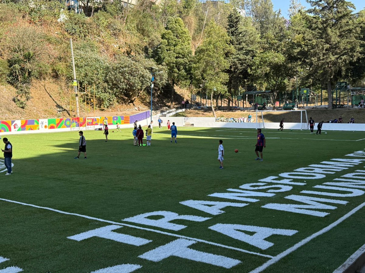 LopezCasarinJ's tweet image. En coordinación con el @GobCDMX, hoy rehabilitamos esta cancha en la colonia #Presidentes, para que niñas, niños y jóvenes tengan un lugar digno donde activarse, convivir y crecer. ⚽

Cuando trabajamos en equipo, los resultados se ven y se viven.

#CasarínAlcalde
#TodoEsPosible