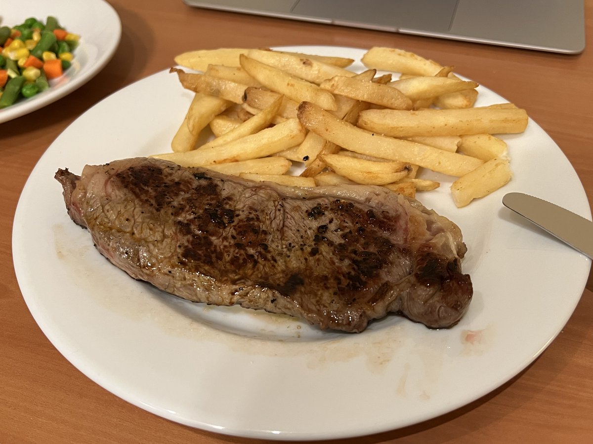 てかりん tweet media