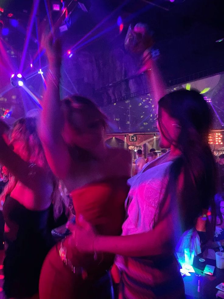 Nιk᥆᥎ᥲ Bᥲᥒk᥉ tweet media