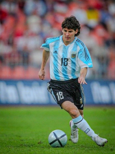 OutMessi_'s tweet photo. Año 1.                                                  Año 22. https://t.co/W7hoU5a45z