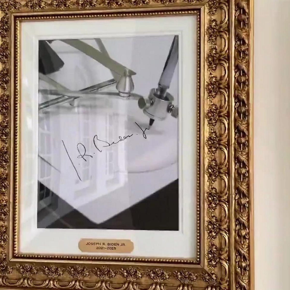 ~urbLon-don tweet media