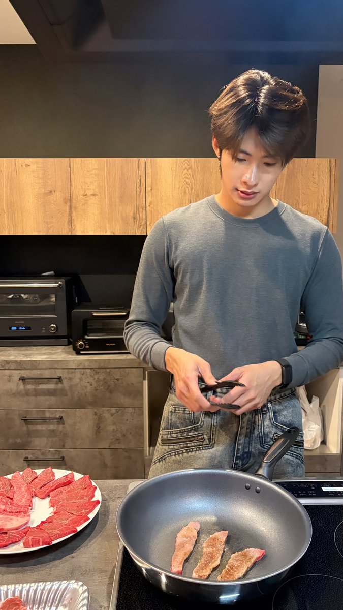 ปนัด tweet media