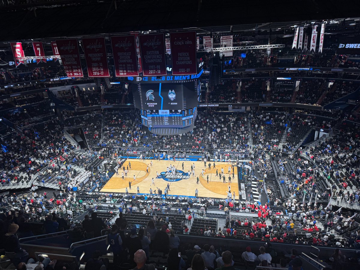 TimMarshall99's tweet photo. 9:59 p.m. is the official adjusted tip time. Michigan State and UConn have taken the court for warmups. https://t.co/3EixhY4Bnx