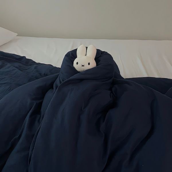 pjmot7's tweet photo. uma mini #jikookau

onde jungkook percebe que algo está errado e quando vê repórteres se aproximando do seu ômega, o instinto fala mais alto do que qualquer explicação

ou 

onde jimin ainda nem teve coragem de contar sobre a gravidez quando é abordado rudemente por repórteres. https://t.co/Il8S5Voctf