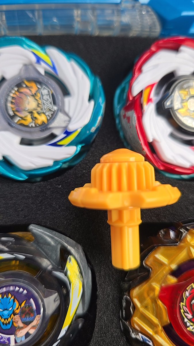 RinsMix's tweet photo. 新しいビットを開封…
整形不良なのですが、タカラトミーは対応してくれるのかな？？

スッゴい隙間で軸ブレが凄い。

#ベイブレードＸ https://t.co/YM5bRmYLwX