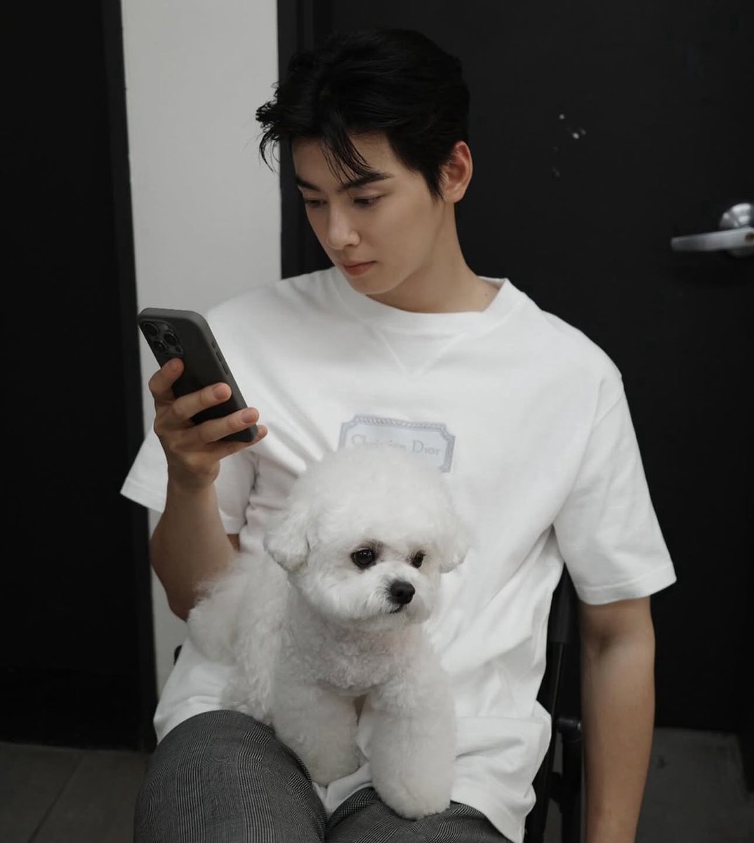 eunwoo gallery tweet media