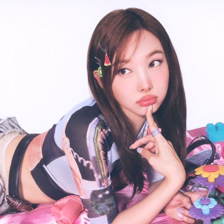 magicalgirlness's tweet photo. how does pinterest see you?
- kpop idol 
- tattoo
- nails
- outfit https://t.co/712abAMPtM