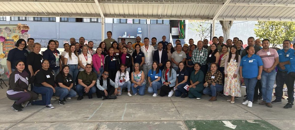 UrielMeNu's tweet photo. El día de hoy visité al colectivo de la Zona Escolar 117 Federal, en el municipio de Zapotlanejo y a cargo del supervisor Jorge Enrique Jiménez, donde tuvo lugar un valioso encuentro entre escuelas para compartir saberes, experiencias y buenas prácticas. https://t.co/JmB2HdnExL