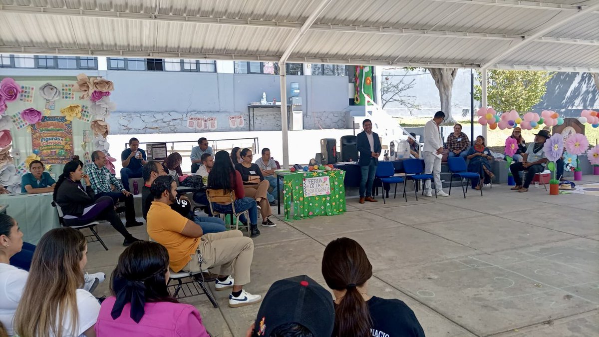 UrielMeNu's tweet photo. El día de hoy visité al colectivo de la Zona Escolar 117 Federal, en el municipio de Zapotlanejo y a cargo del supervisor Jorge Enrique Jiménez, donde tuvo lugar un valioso encuentro entre escuelas para compartir saberes, experiencias y buenas prácticas. https://t.co/JmB2HdnExL