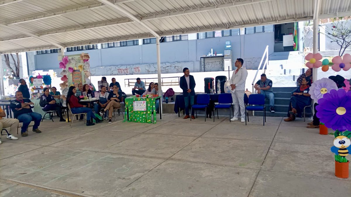 UrielMeNu's tweet photo. El día de hoy visité al colectivo de la Zona Escolar 117 Federal, en el municipio de Zapotlanejo y a cargo del supervisor Jorge Enrique Jiménez, donde tuvo lugar un valioso encuentro entre escuelas para compartir saberes, experiencias y buenas prácticas. https://t.co/JmB2HdnExL