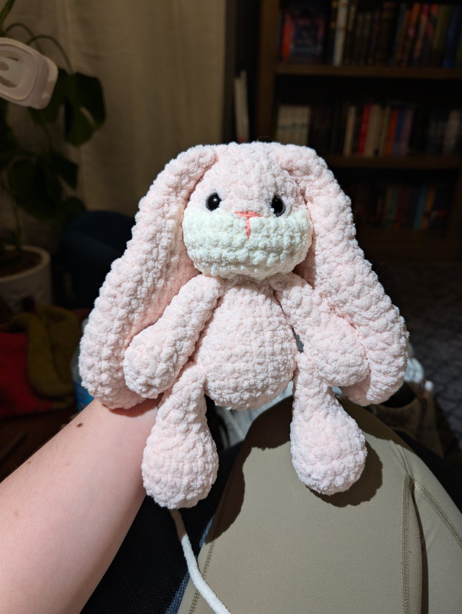 ruffledragons's tweet photo. Finally finished my daughters Easter Bunny!  It's so cute 🥰 I think she's going love it. This pattern is from Rey's Crochet on Rabblr. I used Bernat Blanket yarn in the shades Vintage White and Blush Pink. I sized my hook up to a 6mm and the eyes are 14mm. I fixed the leg too. https://t.co/gJZriyKbMa