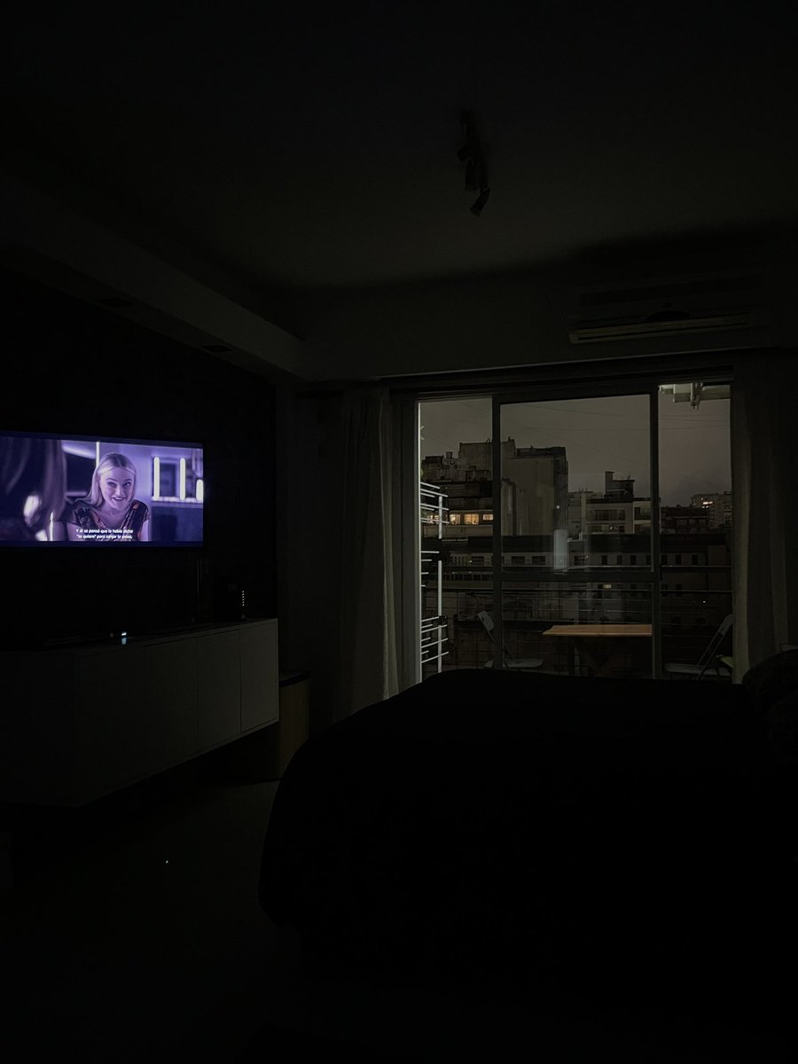 pero mirá lo que es esta noche por el amor de Dior no me sacás de mi casa ni con una orden judicial