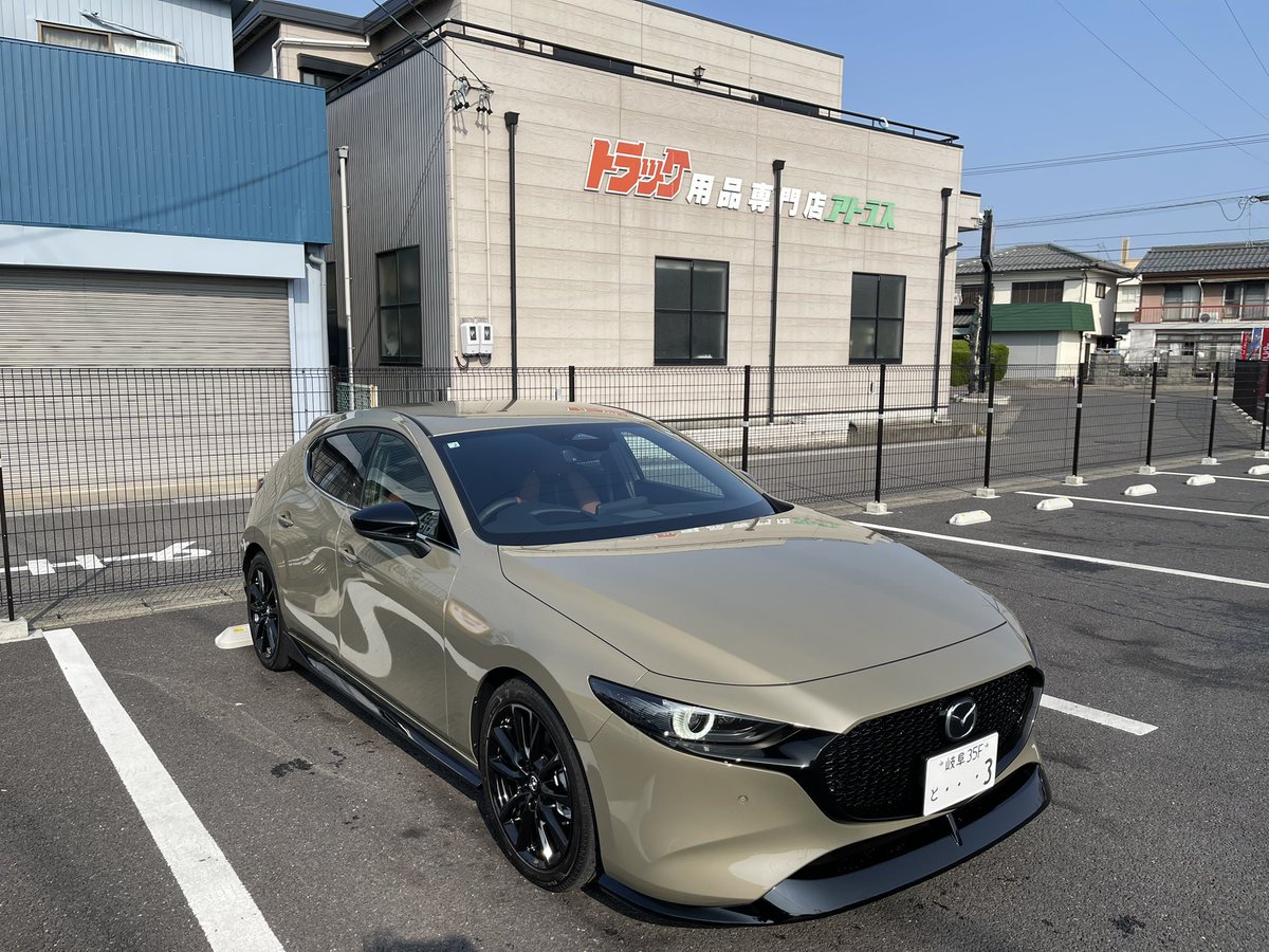 hasin0713's tweet photo. 夜勤明けからの洗車
コーティングの効果で花粉が一瞬で流れて気持ちいい朝活になった笑
細かいとこの拭きあげが全然終わらなくてブロアー欲しくなる😭
特に純正リアスポとシグネチャーウイングの間はタオルじゃ拭ききれん https://t.co/R0seRNSi2t