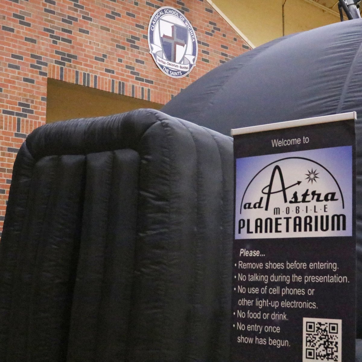 #Planetarium shows for The Classical School, day 2! Today we covered everything from astrobiology to the connections between astronomy and music. Thanks again to the school for having me back this year! #portableplanetarium #adastra #wichitaks