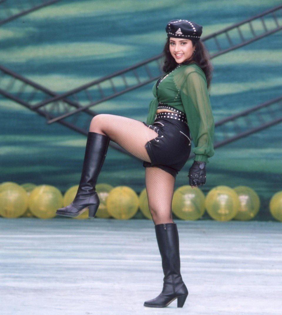 seduchingV2's tweet image. The winner is Vintage hottie #Meena 🥵💦💦

#Ramyakrishnan #Simran #Jyothika 🔥