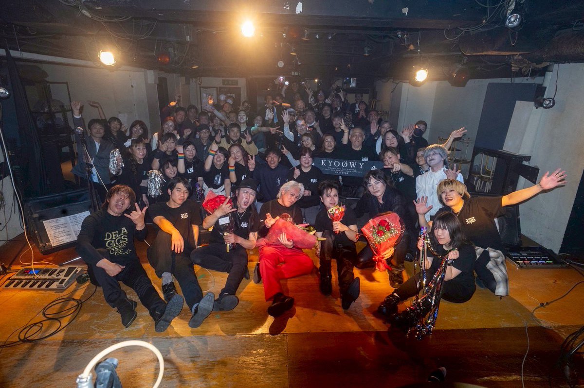 1669Alison1669's tweet photo. あれからもう1週間、HIMUROCKER還暦ライブ🎉たくさんの方にご来場していただきありがとうございました。
還暦にして3ステージ、トータルで31曲3時間程のステージを無事にやり遂げる事ができたのも皆様の心からの温かい愛のある応援があったからこそ成し遂げれた偉業だと思います。
本当にありがとう💖 https://t.co/OXolZNNorx