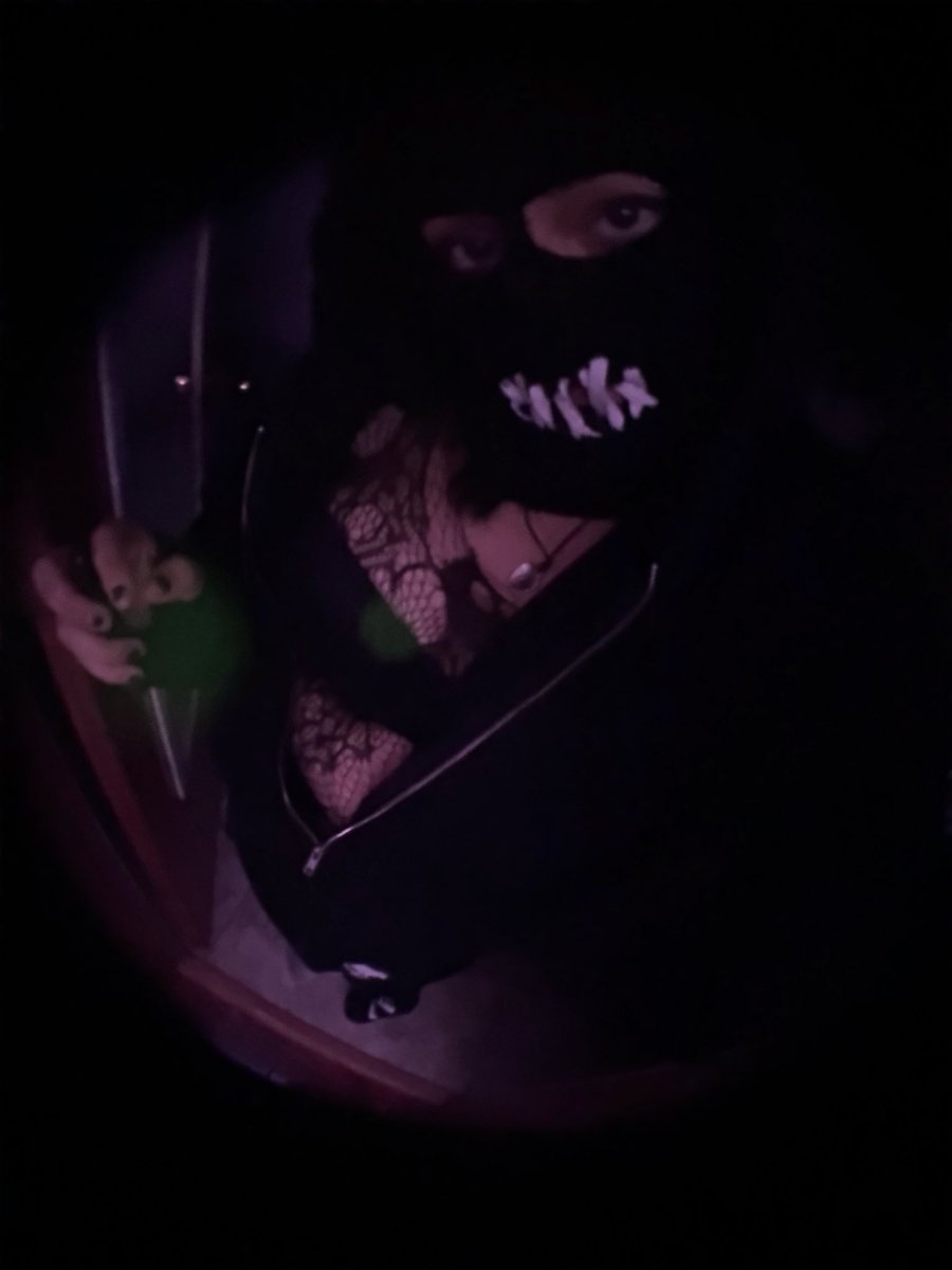 ⟡ violet tweet media