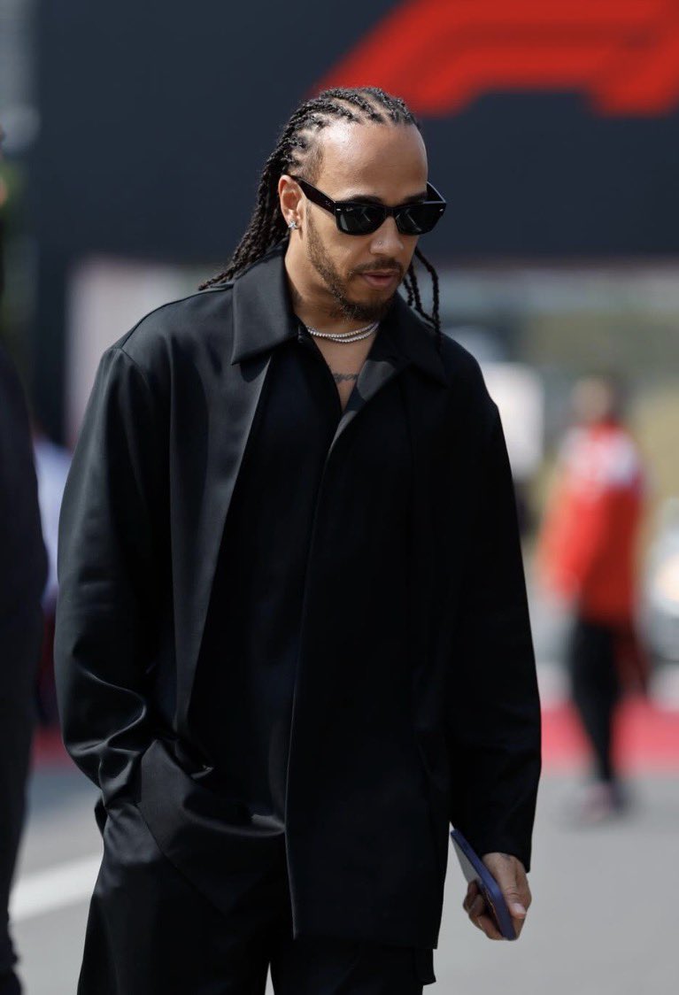 44 ゼット tweet media