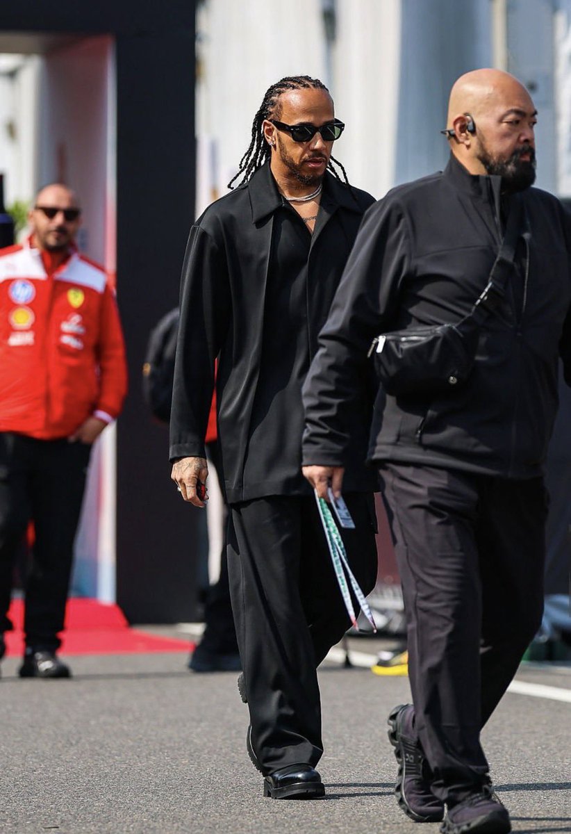 44 ゼット tweet media