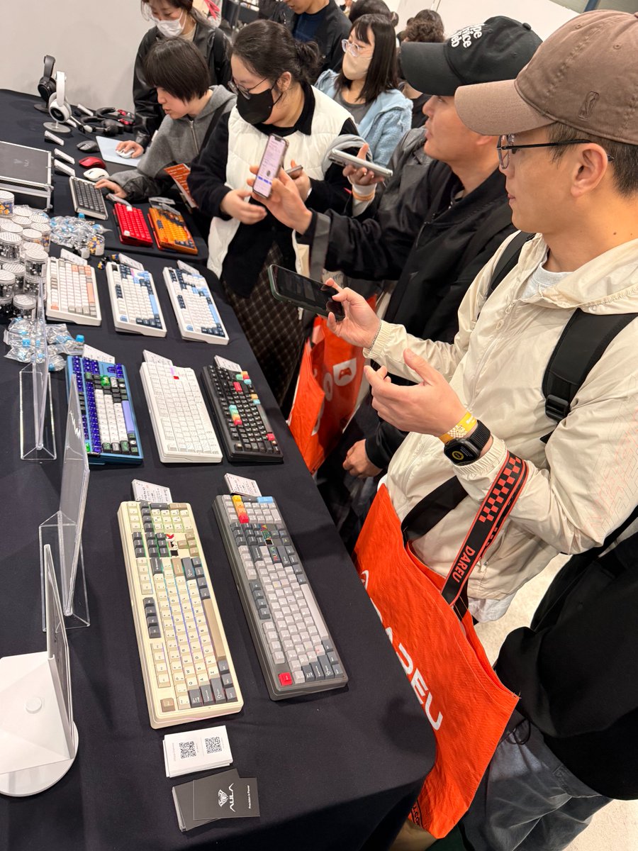 Aulainnovations's tweet photo. Day 1 of ZFX Meetup Seoul was electric! ⚡️
Thanks to everyone who visited the AULA booth. See you at Hall3-E03 SETEC!

ZFX 밋업 서울 1일차, 정말 뜨거웠습니다!
SETEC Hall3-E03 AULA 부스에서 만나요!

#AULA #ZFXMeetup #GamingCommunity #ZFXSoul #Day1 #AULAGaming #SETEC https://t.co/D22KCwRGHk