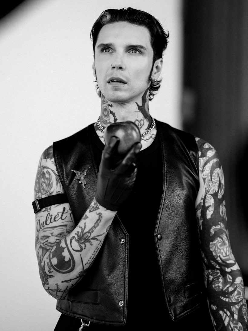 sofia 🩸 tweet media