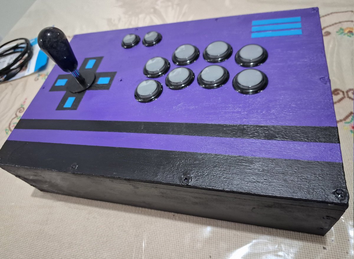 PegadaDLancha's tweet photo. Tava entediado e fiz um controle arcade da Big Nep de mdf pintado a mão https://t.co/BrgTtFXPqC