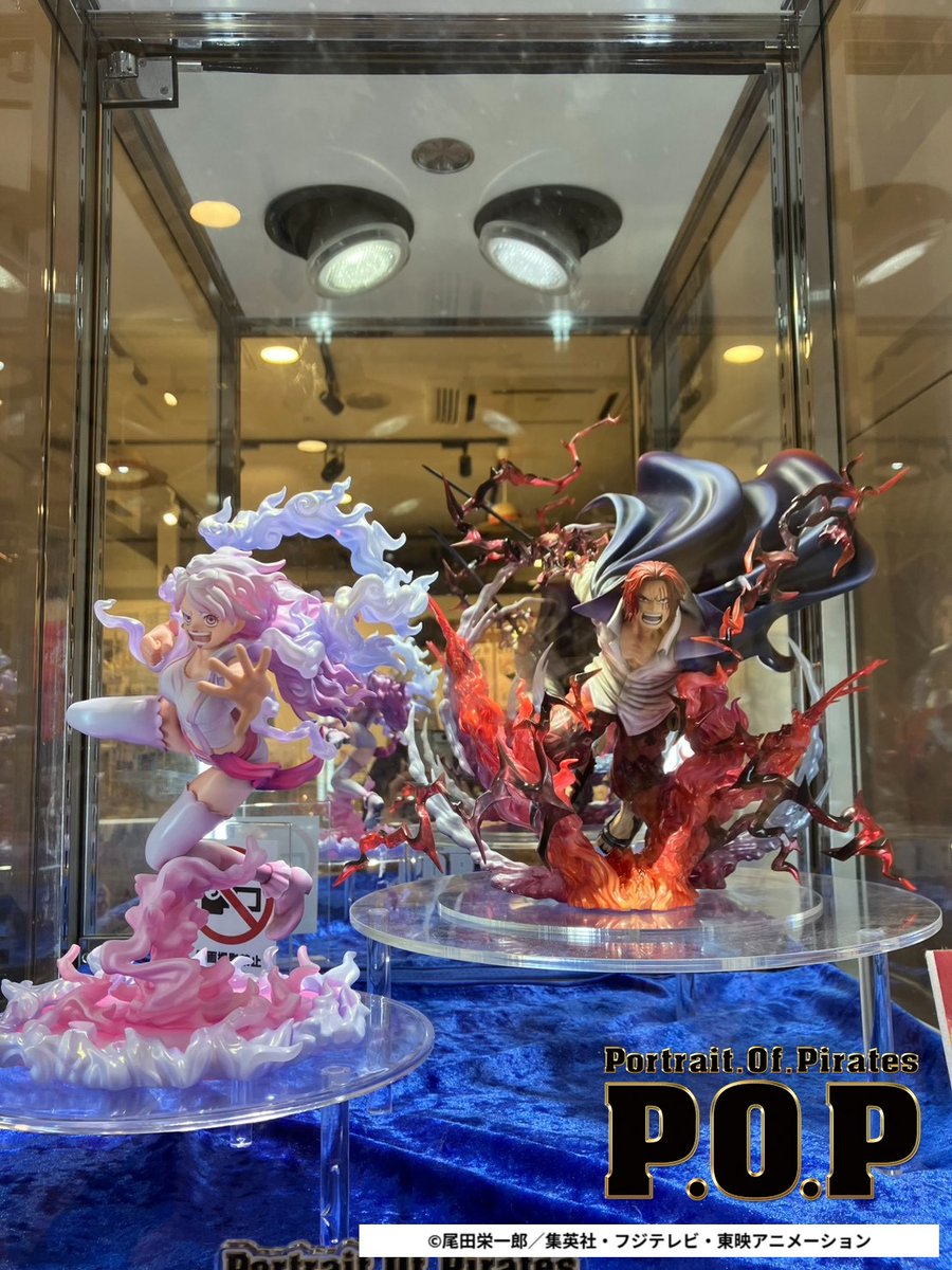 ホリTです！
土曜のお昼、皆様いかがお過ごしでしょうか？
現在麦わらストア渋谷店様にて、
Portrait.Of.Pirates ワンピース
〇“Evolutionary History” ジュエリー・ボニー “一番自由な未来”
〇“SA-MAXIMUM”赤髪海賊団 大頭 赤髪のシャンクス〝神避〟
を展示中です！