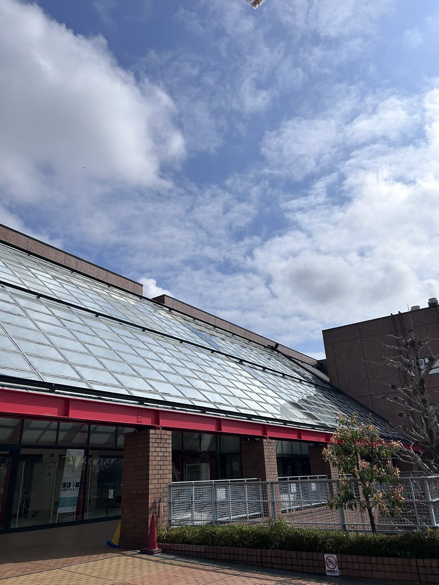 koraagen's tweet photo. 今日は国立の公演に参加させていただきます。楽屋は三味線の音が響く中私はアイロンがけ（笑）のまれないように頑張ります。
国立の皆様よろしくお願いいたします🙇
#三味線
#阿波踊り
#菊水連
#廣原 https://t.co/nVBeHQJB9i