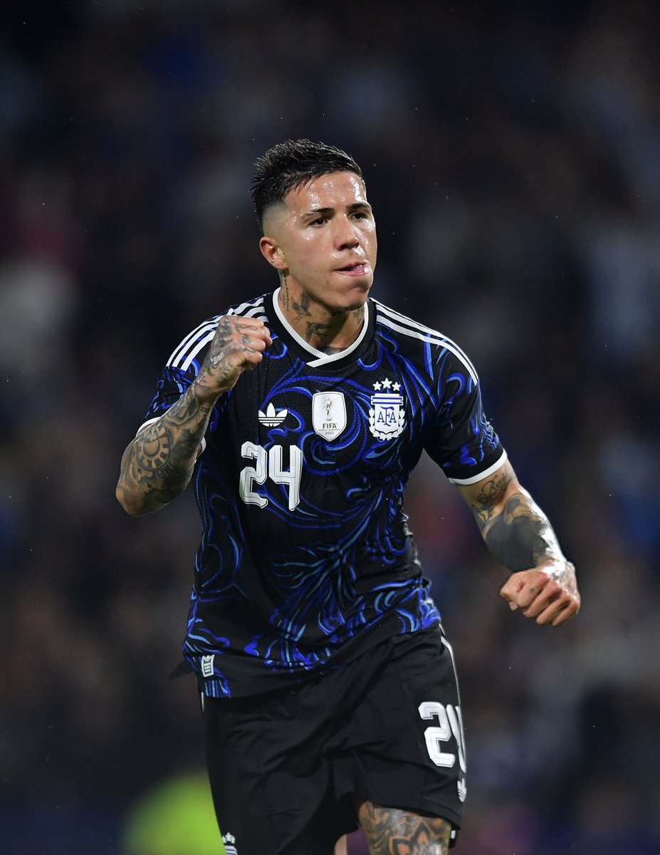 ActuFoot_'s tweet photo. 🚨 𝗟’𝗔𝗥𝗚𝗘𝗡𝗧𝗜𝗡𝗘 🇦🇷 𝗦’𝗘𝗦𝗧 𝗜𝗠𝗣𝗢𝗦𝗘́𝗘 𝟮-𝟭 𝗘𝗡 𝗔𝗠𝗜𝗖𝗔𝗟 𝗙𝗔𝗖𝗘 𝗔̀ 𝗟𝗔 𝗠𝗔𝗨𝗥𝗜𝗧𝗔𝗡𝗜𝗘 🇲🇷 ! ✅ 

⚽️ Enzo Fernandez
⚽️ Nico Paz

Lionel Messi est entré à la pause. 🐐 https://t.co/noTy3aQup3