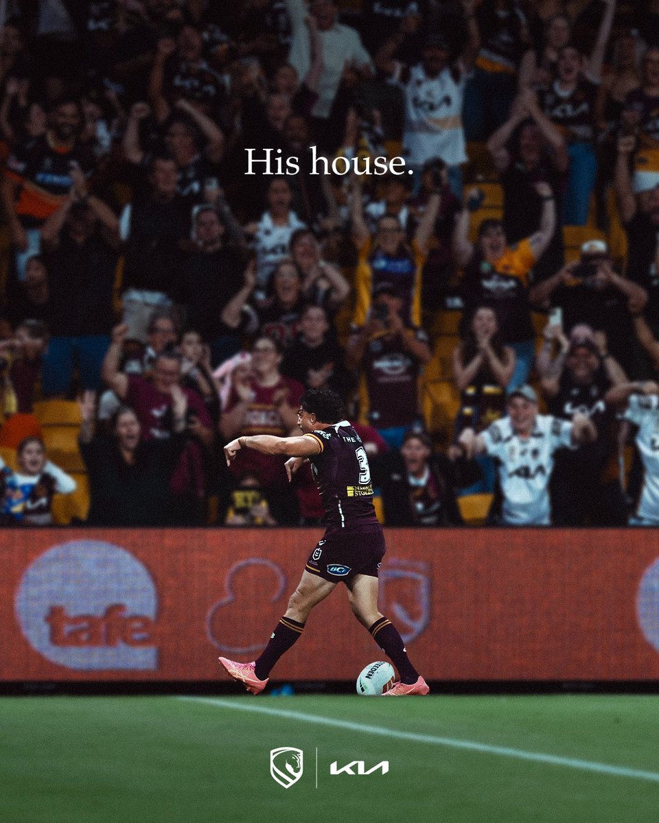 brisbanebroncos's tweet photo. Standing on business. https://t.co/ED8di3lYCD