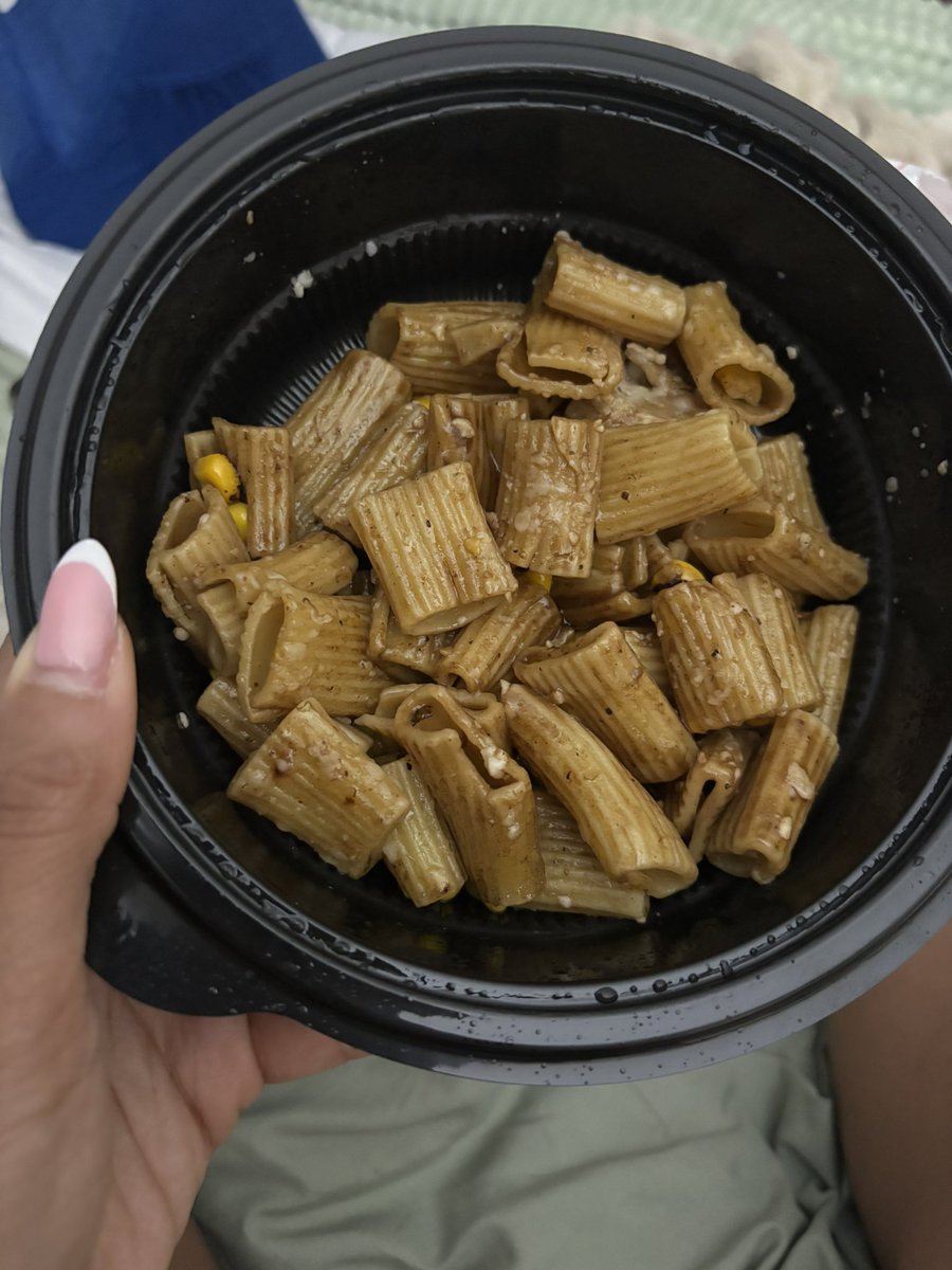 llalisuh's tweet photo. Can’t even eat this it’s drenched in balsamic and no other ingredients. Overcooked noodles. So disappointed. I only ate here because my daughter loves the macaroni here! No other ingredients and it doesn’t look anything like I usually order. @noodlescompany https://t.co/Gl34FRjT7h