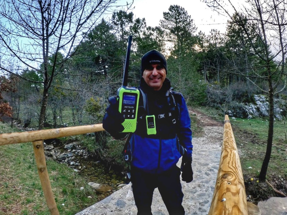 retevis_fans's tweet photo. As our customers have proven, this is truly a radio built for hiking. Even in thick fog, it keeps you connected with your team leader — 5km away — to check on trail conditions and the group's status. #RETEVISEZTalk5 #RETEVIS #RETEVISReliable #hiking #backpacker #walkietalkie https://t.co/RU8TzXteWh