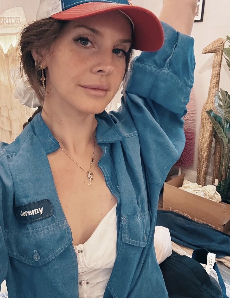 Lana Del Rey World tweet media