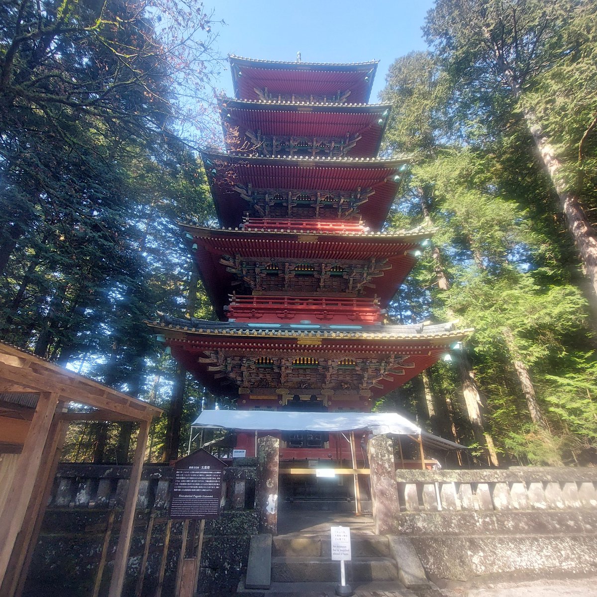 legendman0911's tweet photo. 東照宮に到着…
🙈🙉🙊見てます。
家康のお墓とされてるところに行くまでの階段が、汗が出るぐらい辛かったです…… https://t.co/8ej8VCvuiZ