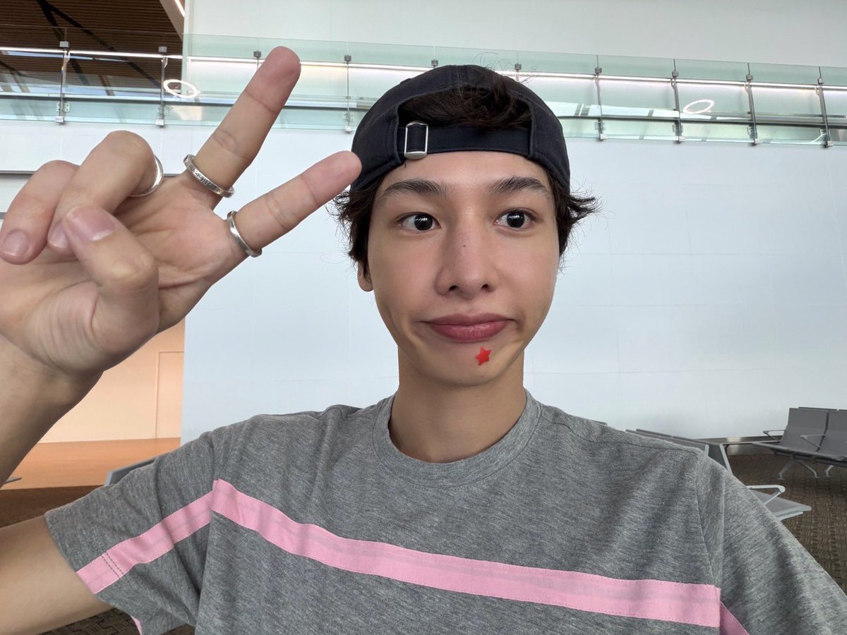 จ้ะเอ๋เบบี๋ กันกำลังจะเดินทางไปหาทุกคนแล้วนะ อยากเจอกันหรือเปล่า? แต่กันอยากเจอทุกคนนะ แล้วเจอกันครับ

 babii们，Gun 要出发去找大家啦。想见我吗？但我想见你们哦。一会儿见啦

#GunFSinGuangzhou
#GMMTV