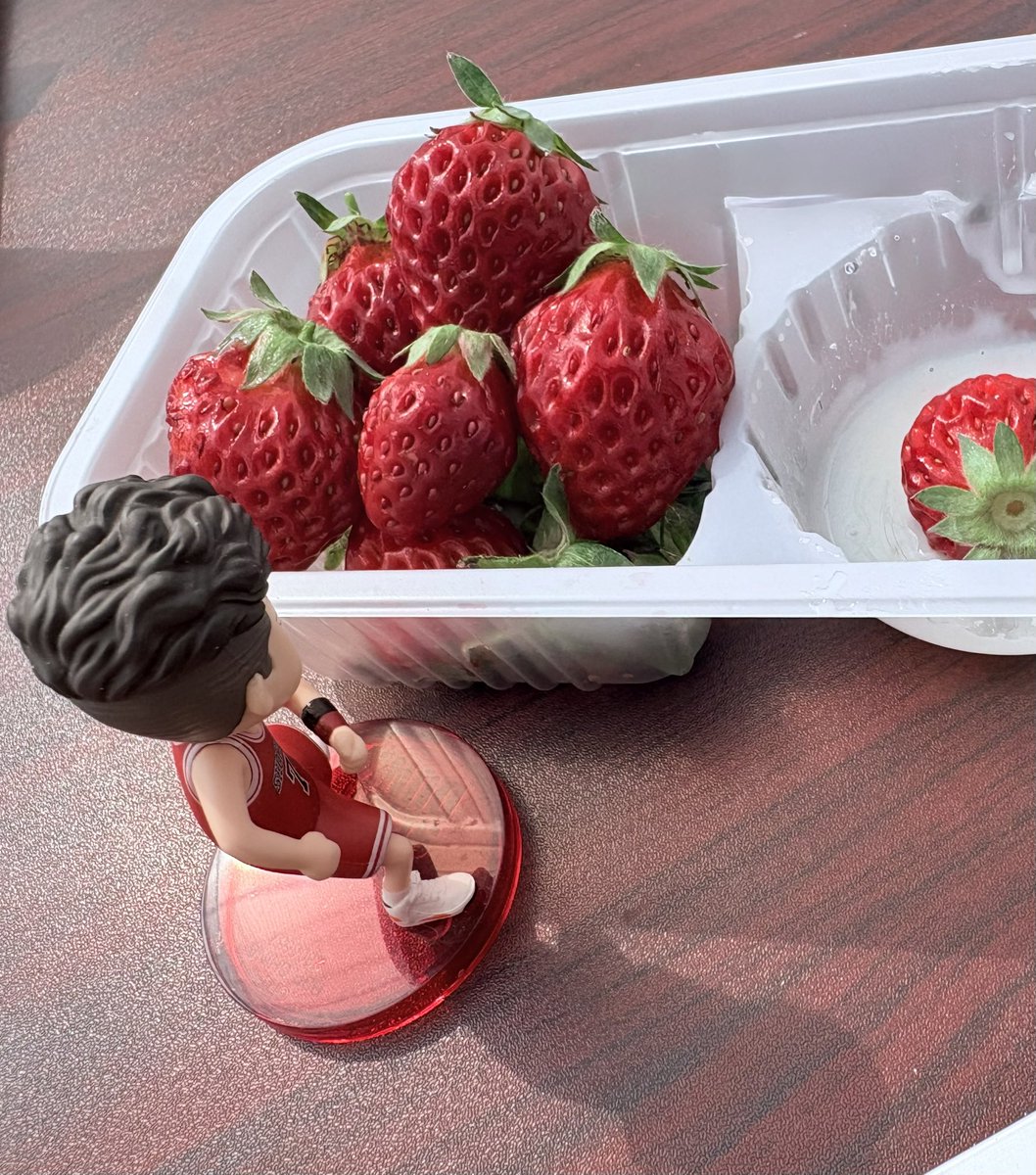 いつじ tweet media