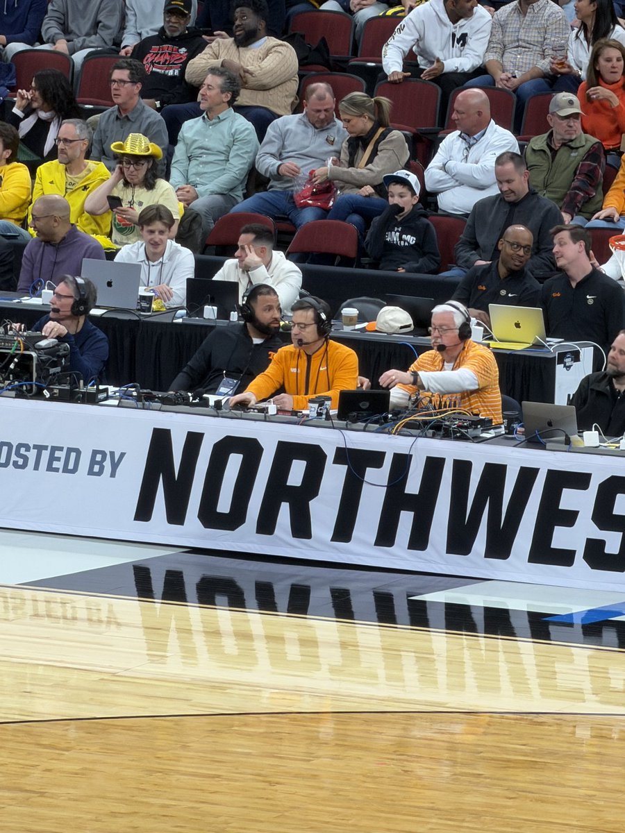 VolNetwork's tweet photo. We are on the air in Chicago! https://t.co/1nSxVgIxdx