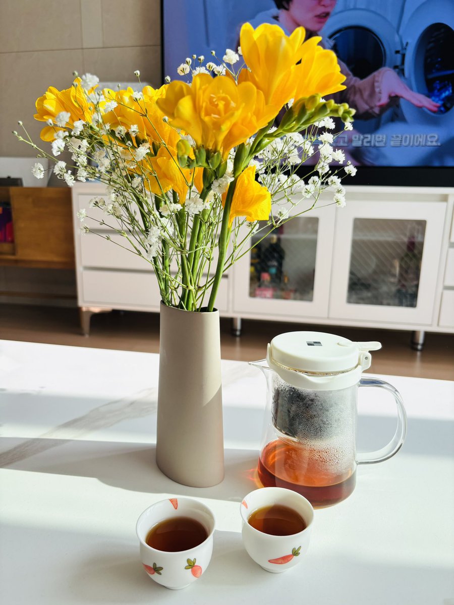 Hey_Yum__'s tweet photo. 상해에서 산 리치 가향 홍차를 당근잔에🥕 리치향이 과하지않고 좋다. 근데 두번 우리니까 맛이 확 죽었음｡ﾟ(ﾟ´Д｀ﾟ)ﾟ｡ 5그램만 넣어서그런가.. https://t.co/untFhErPHT