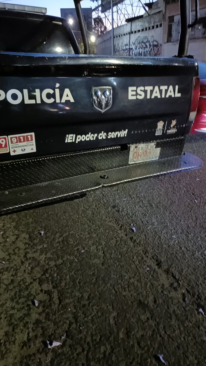 ItzhajkN's tweet photo. @C5Edomex favor de apoyarme, la patrulla estatal en av san Esteban col sn Francisco casi esquina periférico en #naucalpan quisieron extorsionar , avientan luces de estribos a los ojos y solo están robando, @SateliteSeguro https://t.co/WwBSjGZI4b