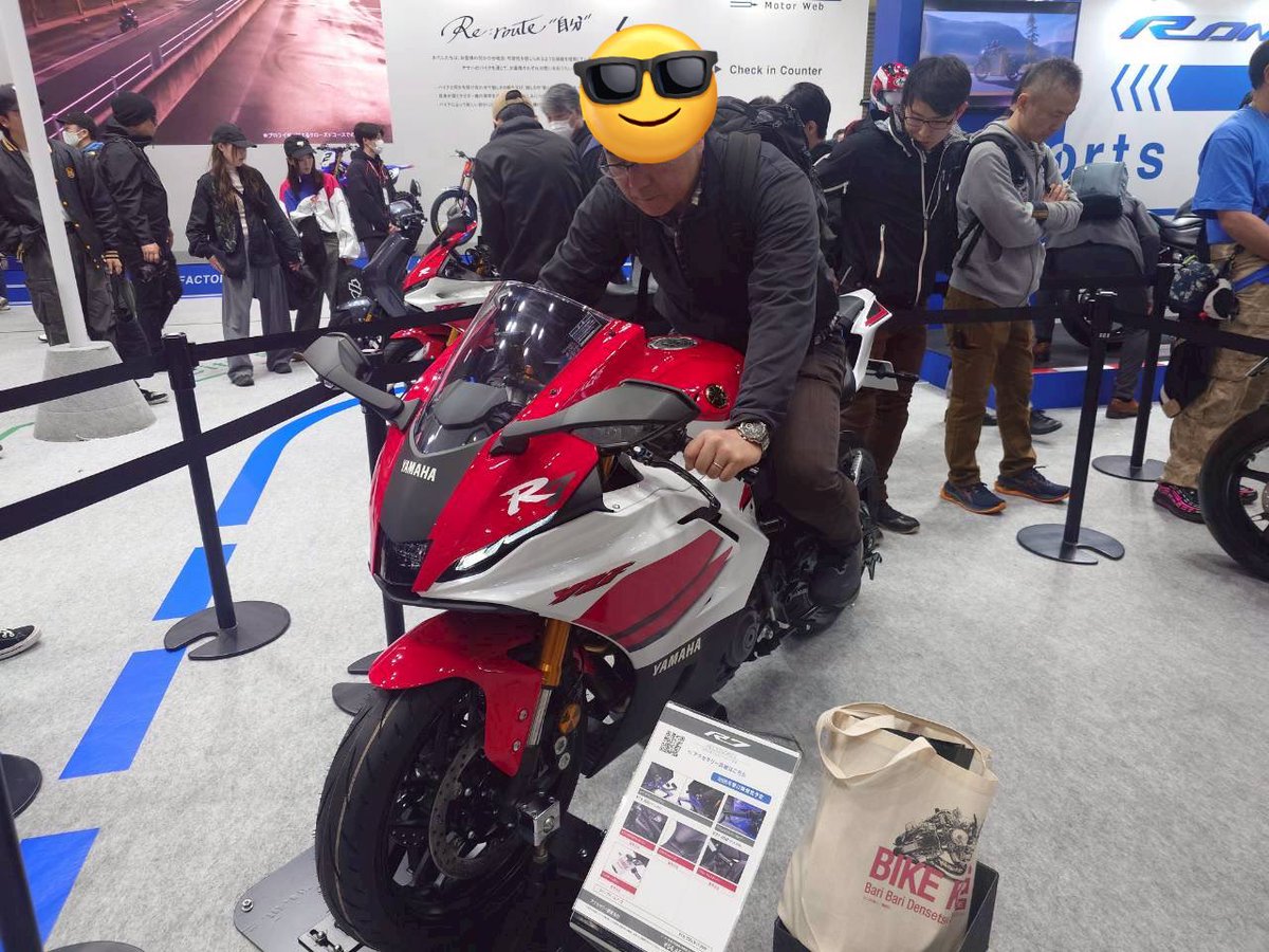 daru_mt09's tweet photo. #モタサイ #ビックサイト
#CB400SF #yzfrｰ7 
上がりバイクどっちか悩むだにゃ〜🤣
でも思い切って #ハーレー #ナイトスター もいいか🤣 https://t.co/tZGZ8ZPhkM