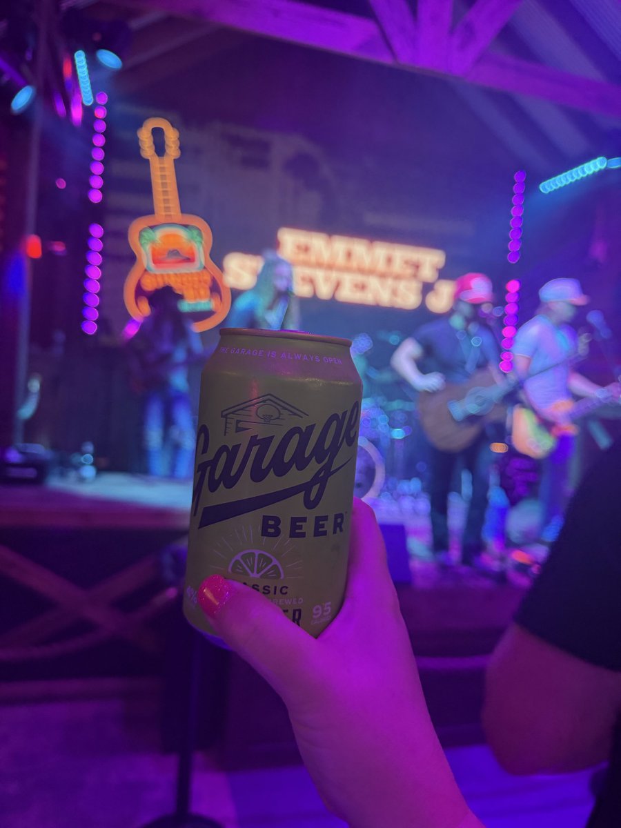 maddyleigh3's tweet photo. Ideal Friday night @drinkgaragebeer https://t.co/QekczGKLfI