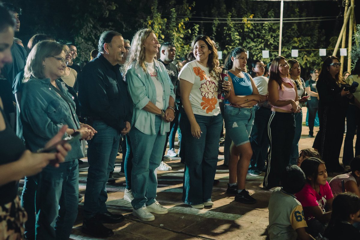 Lourdez_ortiz's tweet photo. Caminamos, siempre caminamos. Con fe y memoria, construyendo comunidad, inspirados por nuestro Beato Mártir Monseñor Angelelli, a 50 años de la última dictadura militar.
Una tarde llena de sentidos, gracias compañera @GabyPedrali

Hay otro camino como nos muestra @QuintelaRicardo https://t.co/huBScJIU8z