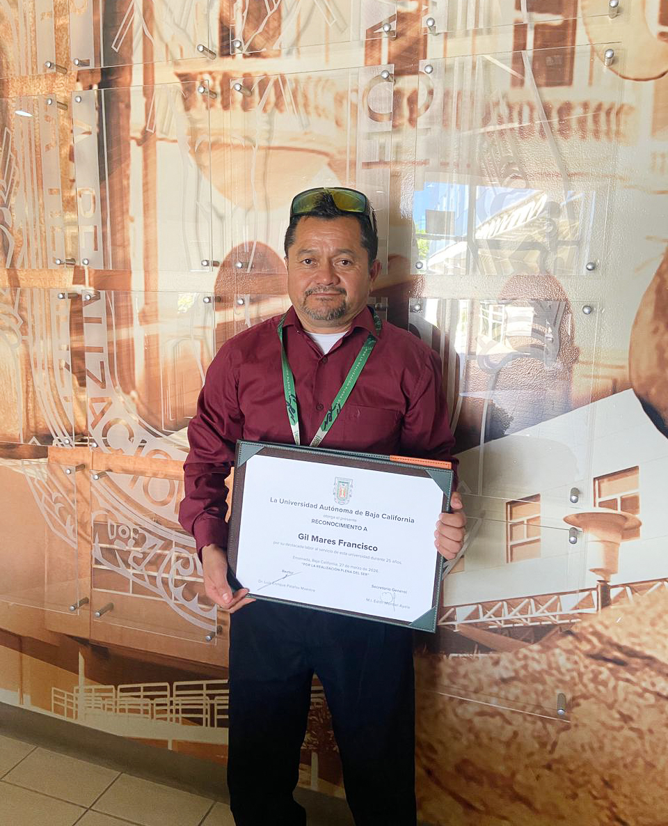 El IIDE felicita a integrantes de su comunidad que recibieron el Reconocimiento a la Antigüedad Laboral 2026. 

Dra. Maricela López Ornelas (30 años), 
Dra. Graciela Cordero Arroyo (30 años) 
Dra. Edna Luna Serrano (35 años)
Francisco Gil Mares (25 años).
#OrgulloIIDE ##UABC