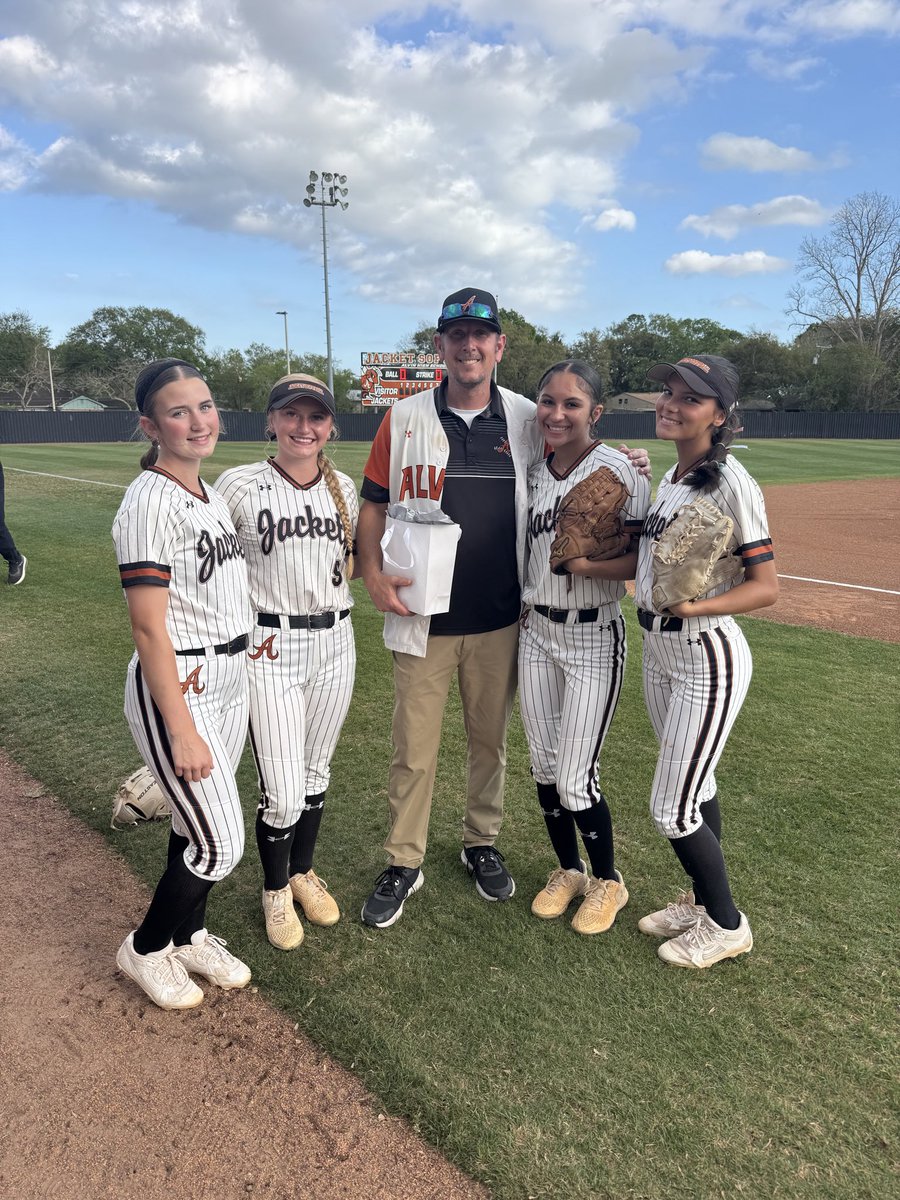 🐝 JACKET SOFTBALL 🐝 tweet media