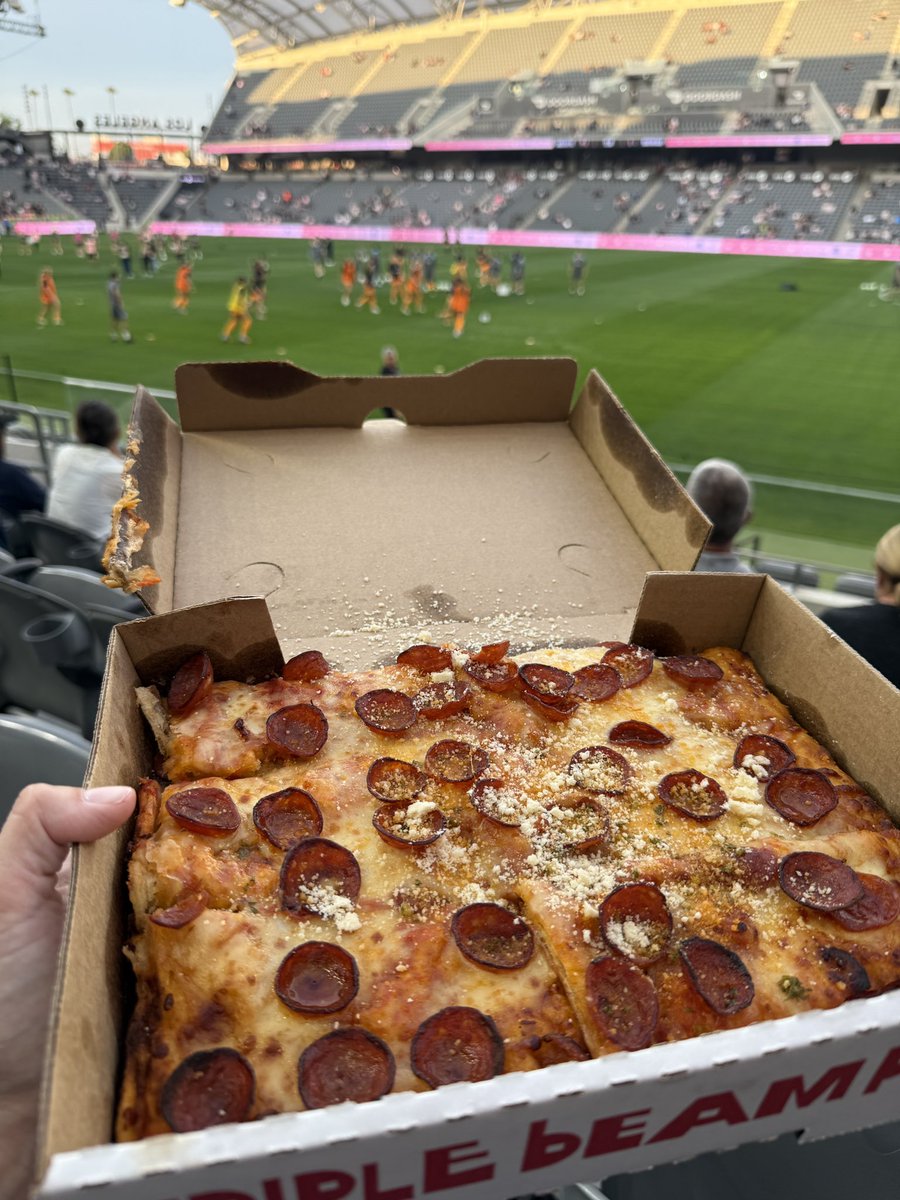 DeeMagicGurl tweet media